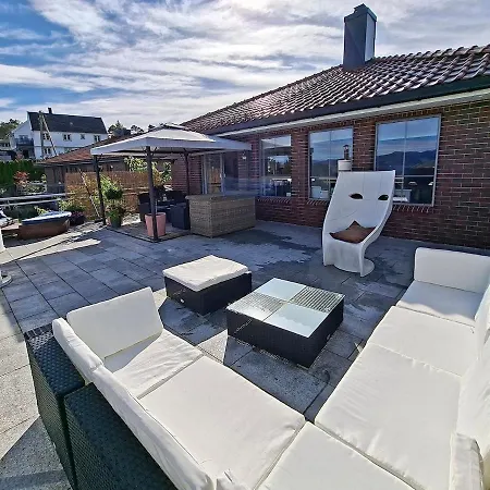 Villa With View Lunde